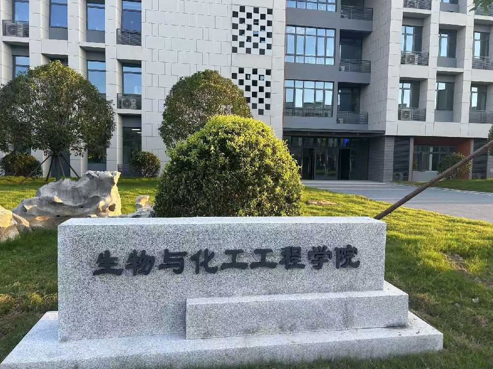 安陆市扬州职业大学体育场高杆灯项目